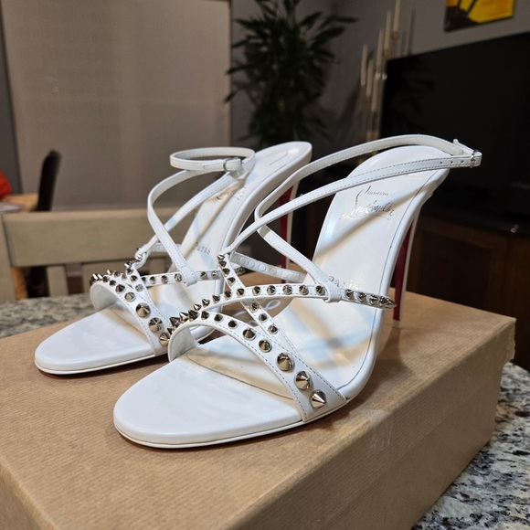 NEW Christian Louboutin Tatooska Spikes White Studded Women's Sandals Size 40 - Picture 1 of 12